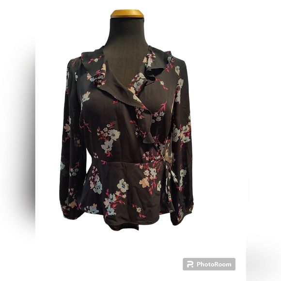 BNWT. Banana Republic true wrap blouse.BNWT Gap top Size SM - Picture 1 of 5